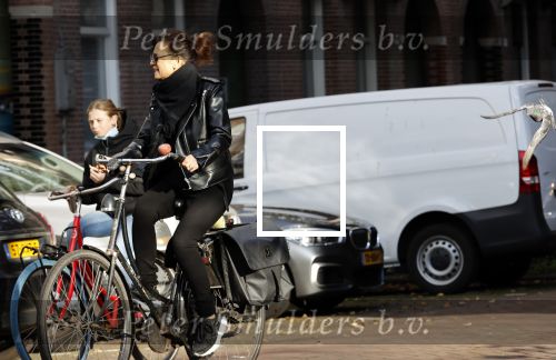 Amsterdam 23 november 2020
Suzanne Klemann  met dochter op straat in Amsterdam zuid.