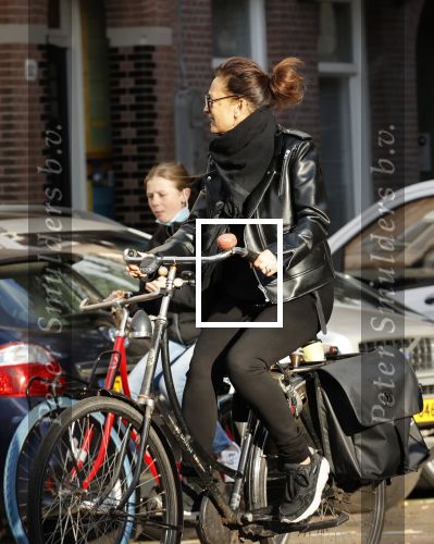 Amsterdam 23 november 2020
Suzanne Klemann  met dochter op straat in Amsterdam zuid.
