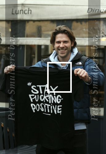 Amsterdam 30 november 2020
Thomas v d Vlugt en Selwyn Senatori met aktie voor Serious Request / Rode kruis. Stay fucking positive