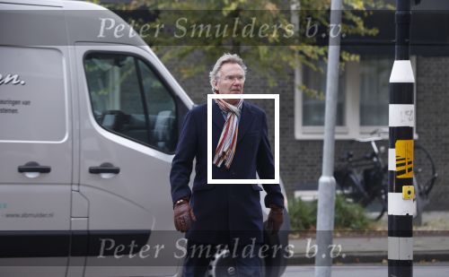 Amsterdam 9 december 2020
Tom Egbers wandelend door Amsterdam zuid