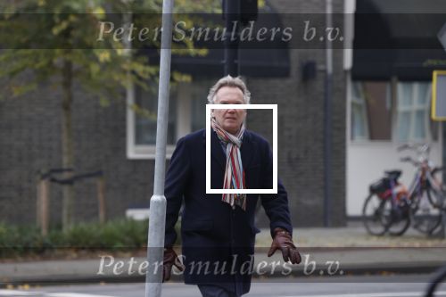 Amsterdam 9 december 2020
Tom Egbers wandelend door Amsterdam zuid