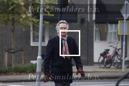 Amsterdam 9 december 2020
Tom Egbers wandelend door Amsterdam zuid