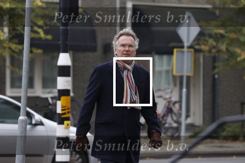 Amsterdam 9 december 2020
Tom Egbers wandelend door Amsterdam zuid