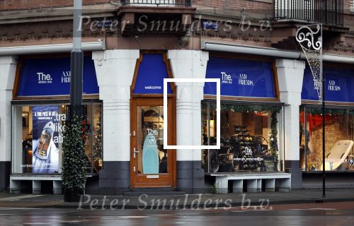 Amsterdam 17 december 2020
Winkel THE waar oa de boten van Prins Bernhard ( Waterdream) verkocht worden