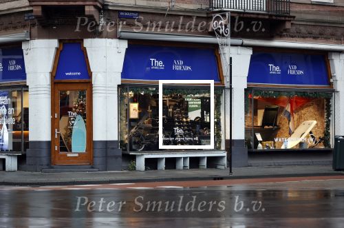 Amsterdam 17 december 2020
Winkel THE waar oa de boten van Prins Bernhard ( Waterdream) verkocht worden