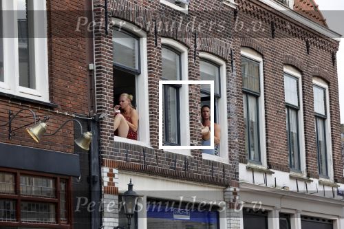 Weesp 26 juni 2020
In je raam een ijsje eten  in weesp
