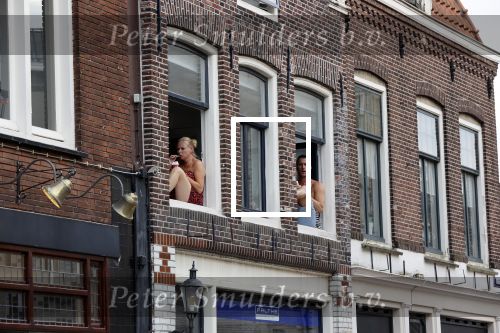 Weesp 26 juni 2020
In je raam een ijsje eten  in weesp