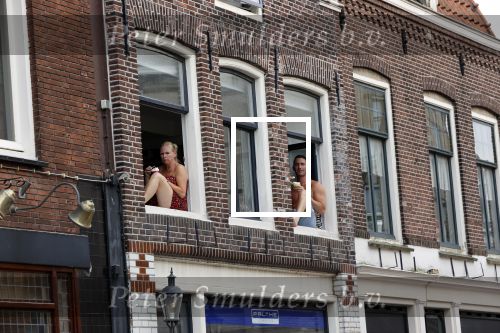 Weesp 26 juni 2020
In je raam een ijsje eten  in weesp