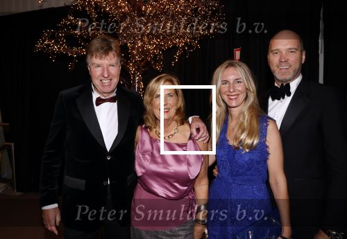 Amstrerdam 20 november 2021
VIP opening Masters Expo in de Rai . De fair heette voorheen Luxury fair. Aad de Mos met zijn vrouw en dochter