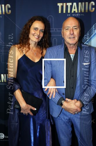Almere 21 november 2021
Premiere van musical the Titanic in schouwburg Almere. Alfred v d Heuvel met (een) vriendin