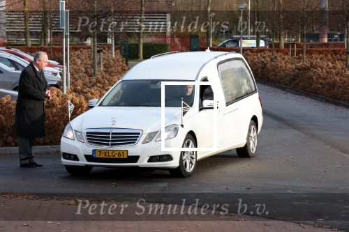 Emmeloord 10 december 2021
Begrafenis Arie Ribbens .Aanwezig zijn vrouw Cea Ribbens zijn dochter met gezin en oa Bonnie St Claire en Jacques Herb met zijn vrouw . De man van Bonnie Anne Jan Jongbloed verzorgt de uitvaart.