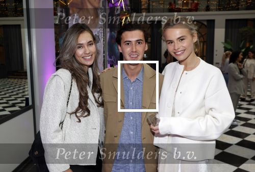 Amsterdam 23 november 2021
Bijeenkomst van ambassadeurs van Free a girl in hotel Krasnapolski. Annekee Molenaar Julia Mekkes en Nino Wilkes