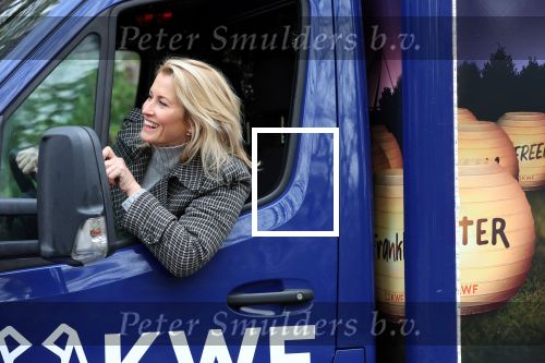 Amsterdam 3 december 2021
Anouk Smulders heeft opnames voor SBS6 programma inzake het KWF . Hans Klok heeft lampion bij voor zijn overleden assistente Nathalie Hoop.