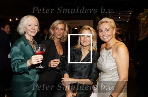Amstrerdam 20 november 2021
VIP opening Masters Expo in de Rai . De fair heette voorheen Luxury fair. Anouk Smulders met Annelieke Sijbesma en Sandra Peet