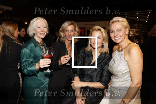 Amstrerdam 20 november 2021
VIP opening Masters Expo in de Rai . De fair heette voorheen Luxury fair. Anouk Smulders met Annelieke Sijbesma en Sandra Peet