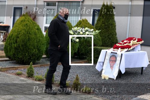 Emmeloord 9 december 2021
Arie Ribbens lag thuis opgebaard . Vrienden konden daar afscheid nemen.