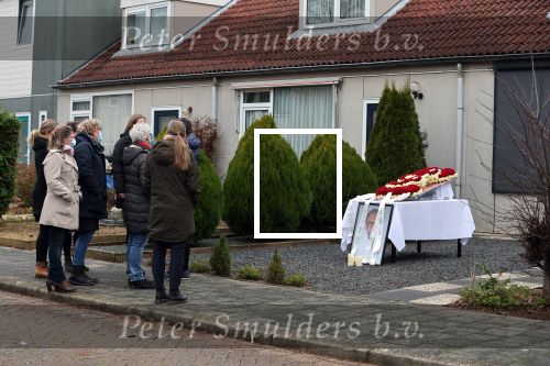 Emmeloord 9 december 2021
Arie Ribbens lag thuis opgebaard . Vrienden konden daar afscheid nemen.