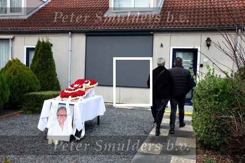 Emmeloord 9 december 2021
Arie Ribbens lag thuis opgebaard . Vrienden konden daar afscheid nemen.