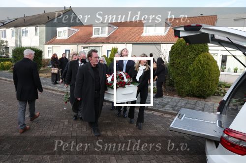 Emmeloord 10 december 2021
Begrafenis Arie Ribbens .Aanwezig zijn vrouw Cea Ribbens zijn dochter met gezin en oa Bonnie St Claire en Jacques Herb met zijn vrouw . De man van Bonnie Anne Jan Jongbloed verzorgt de uitvaart.