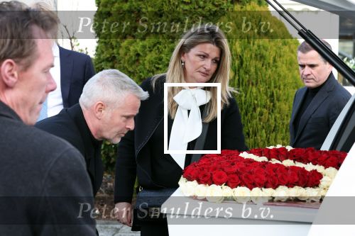 Emmeloord 10 december 2021
Begrafenis Arie Ribbens .Aanwezig zijn vrouw Cea Ribbens zijn dochter met gezin en oa Bonnie St Claire en Jacques Herb met zijn vrouw . De man van Bonnie Anne Jan Jongbloed verzorgt de uitvaart.
