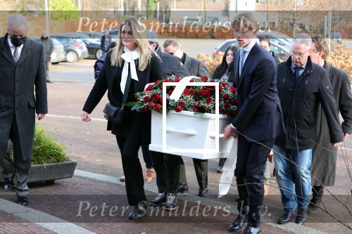 Emmeloord 10 december 2021
Begrafenis Arie Ribbens .Aanwezig zijn vrouw Cea Ribbens zijn dochter met gezin en oa Bonnie St Claire en Jacques Herb met zijn vrouw . De man van Bonnie Anne Jan Jongbloed verzorgt de uitvaart.