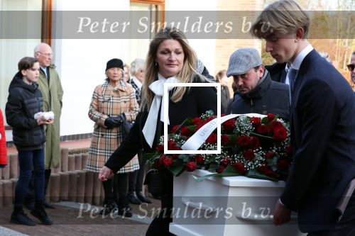 Emmeloord 10 december 2021
Begrafenis Arie Ribbens .Aanwezig zijn vrouw Cea Ribbens zijn dochter met gezin en oa Bonnie St Claire en Jacques Herb met zijn vrouw . De man van Bonnie Anne Jan Jongbloed verzorgt de uitvaart.