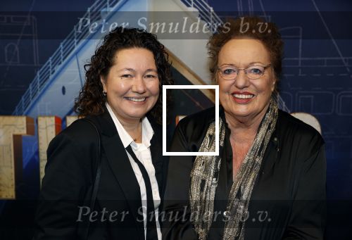 Almere 21 november 2021
Premiere van musical the Titanic in schouwburg Almere. Astrid Nijgh met partner