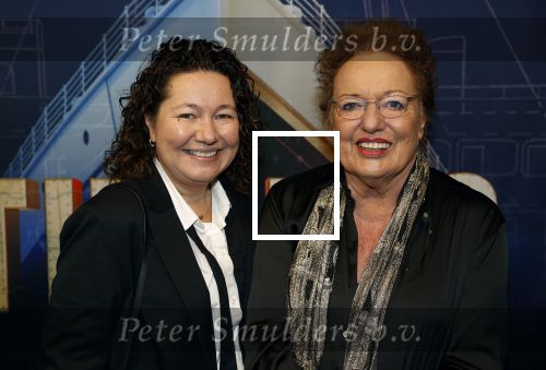 Almere 21 november 2021
Premiere van musical the Titanic in schouwburg Almere. Astrid Nijgh met partner