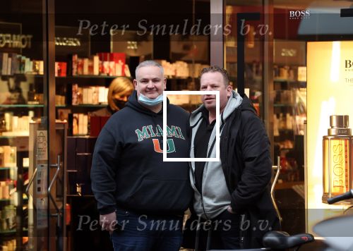 Amsterdam 4 december 2021
Bert v Dun met een kennis op de pc hooftstraat