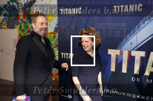 Almere 21 november 2021
Premiere van musical the Titanic in schouwburg Almere. Brigiite Kaandorp met partner