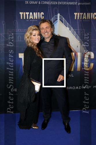 Almere 21 november 2021
Premiere van musical the Titanic in schouwburg Almere. Brigitte Nijman met vriend