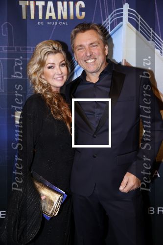 Almere 21 november 2021
Premiere van musical the Titanic in schouwburg Almere. Brigitte Nijman met vriend