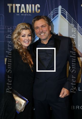 Almere 21 november 2021
Premiere van musical the Titanic in schouwburg Almere. Brigitte Nijman met vriend