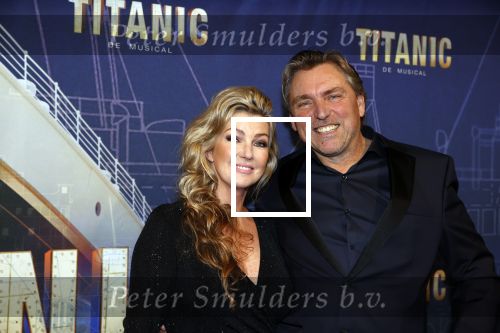 Almere 21 november 2021
Premiere van musical the Titanic in schouwburg Almere. Brigitte Nijman met vriend
