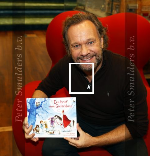 Amsterdam 17 november 2021
Presentatie sinterklaasboeken in de bibliotheek van Amsterdam . Airen Mylene presenteert het en de boeken zijn dit jaar geschreven door Waylon Carlo Boszhard en Marieke Elsinga