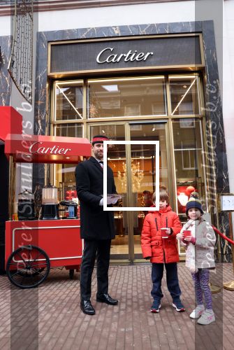Amsterdam 4 december 2021
Cartier winkel in kerststijl op de PC Hooftstraat
