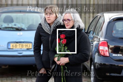 Emmeloord 10 december 2021
Begrafenis Arie Ribbens .Aanwezig zijn vrouw Cea Ribbens zijn dochter met gezin en oa Bonnie St Claire en Jacques Herb met zijn vrouw . De man van Bonnie Anne Jan Jongbloed verzorgt de uitvaart.