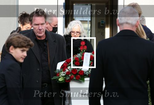 Emmeloord 10 december 2021
Begrafenis Arie Ribbens .Aanwezig zijn vrouw Cea Ribbens zijn dochter met gezin en oa Bonnie St Claire en Jacques Herb met zijn vrouw . De man van Bonnie Anne Jan Jongbloed verzorgt de uitvaart.