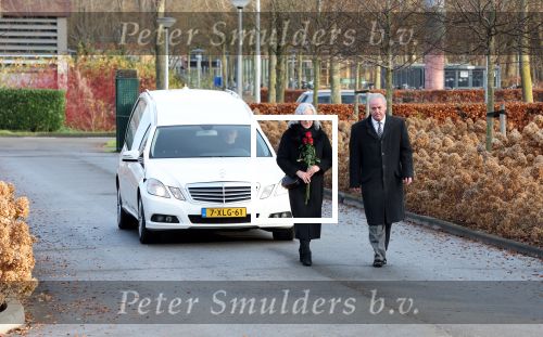 Emmeloord 10 december 2021
Begrafenis Arie Ribbens .Aanwezig zijn vrouw Cea Ribbens zijn dochter met gezin en oa Bonnie St Claire en Jacques Herb met zijn vrouw . De man van Bonnie Anne Jan Jongbloed verzorgt de uitvaart.