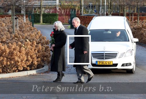 Emmeloord 10 december 2021
Begrafenis Arie Ribbens .Aanwezig zijn vrouw Cea Ribbens zijn dochter met gezin en oa Bonnie St Claire en Jacques Herb met zijn vrouw . De man van Bonnie Anne Jan Jongbloed verzorgt de uitvaart.