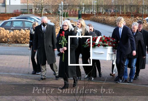 Emmeloord 10 december 2021
Begrafenis Arie Ribbens .Aanwezig zijn vrouw Cea Ribbens zijn dochter met gezin en oa Bonnie St Claire en Jacques Herb met zijn vrouw . De man van Bonnie Anne Jan Jongbloed verzorgt de uitvaart.