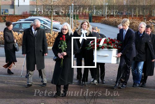 Emmeloord 10 december 2021
Begrafenis Arie Ribbens .Aanwezig zijn vrouw Cea Ribbens zijn dochter met gezin en oa Bonnie St Claire en Jacques Herb met zijn vrouw . De man van Bonnie Anne Jan Jongbloed verzorgt de uitvaart.