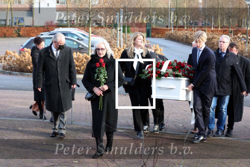 Emmeloord 10 december 2021
Begrafenis Arie Ribbens .Aanwezig zijn vrouw Cea Ribbens zijn dochter met gezin en oa Bonnie St Claire en Jacques Herb met zijn vrouw . De man van Bonnie Anne Jan Jongbloed verzorgt de uitvaart.