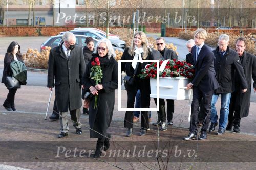 Emmeloord 10 december 2021
Begrafenis Arie Ribbens .Aanwezig zijn vrouw Cea Ribbens zijn dochter met gezin en oa Bonnie St Claire en Jacques Herb met zijn vrouw . De man van Bonnie Anne Jan Jongbloed verzorgt de uitvaart.