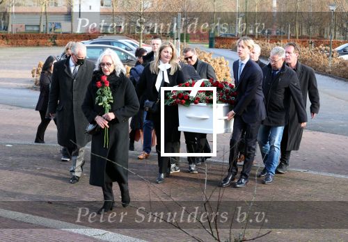 Emmeloord 10 december 2021
Begrafenis Arie Ribbens .Aanwezig zijn vrouw Cea Ribbens zijn dochter met gezin en oa Bonnie St Claire en Jacques Herb met zijn vrouw . De man van Bonnie Anne Jan Jongbloed verzorgt de uitvaart.