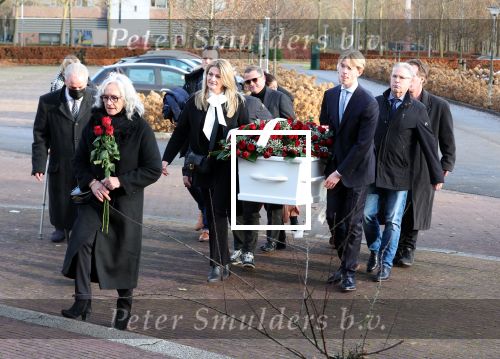 Emmeloord 10 december 2021
Begrafenis Arie Ribbens .Aanwezig zijn vrouw Cea Ribbens zijn dochter met gezin en oa Bonnie St Claire en Jacques Herb met zijn vrouw . De man van Bonnie Anne Jan Jongbloed verzorgt de uitvaart.
