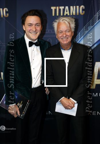 Almere 21 november 2021
Premiere van musical the Titanic in schouwburg Almere. Dick Beijer met zoon