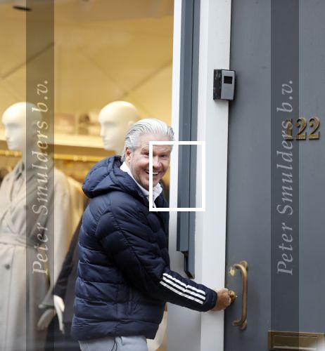 Amstetrdam 24 november 2021
Dries Roelvink bij zijn huis op de PC hooftstraat