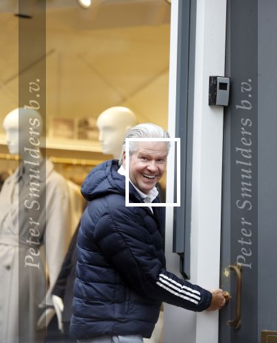 Amstetrdam 24 november 2021
Dries Roelvink bij zijn huis op de PC hooftstraat