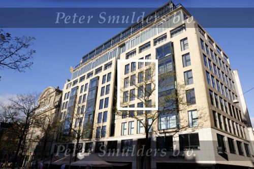 Amsterdam 23 november 2021
In dit appartementen complex op de dam heeft Edgar davids 2 appartementen